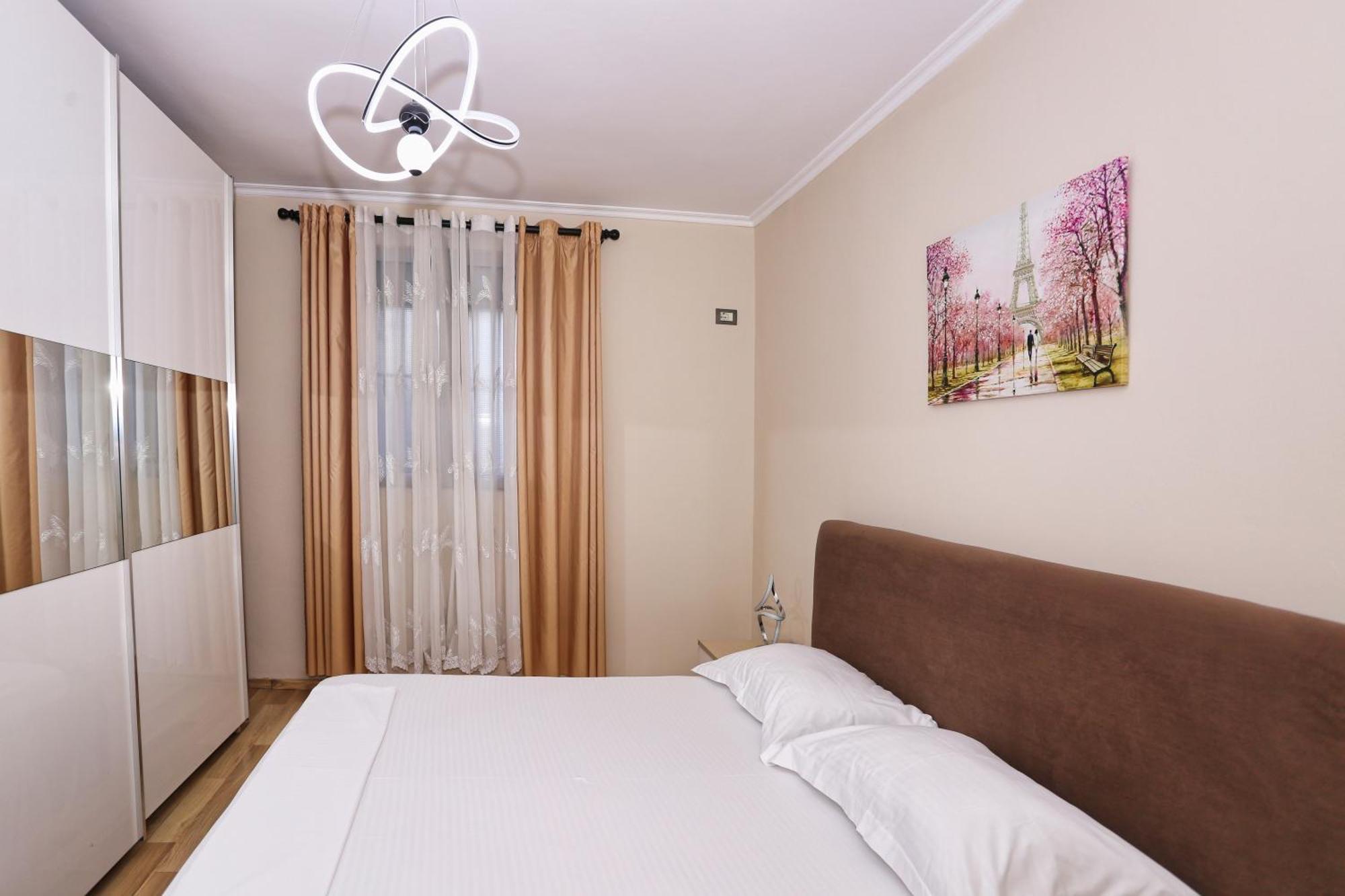 R&B City Center Apartment Tiranë Eksteriør bilde