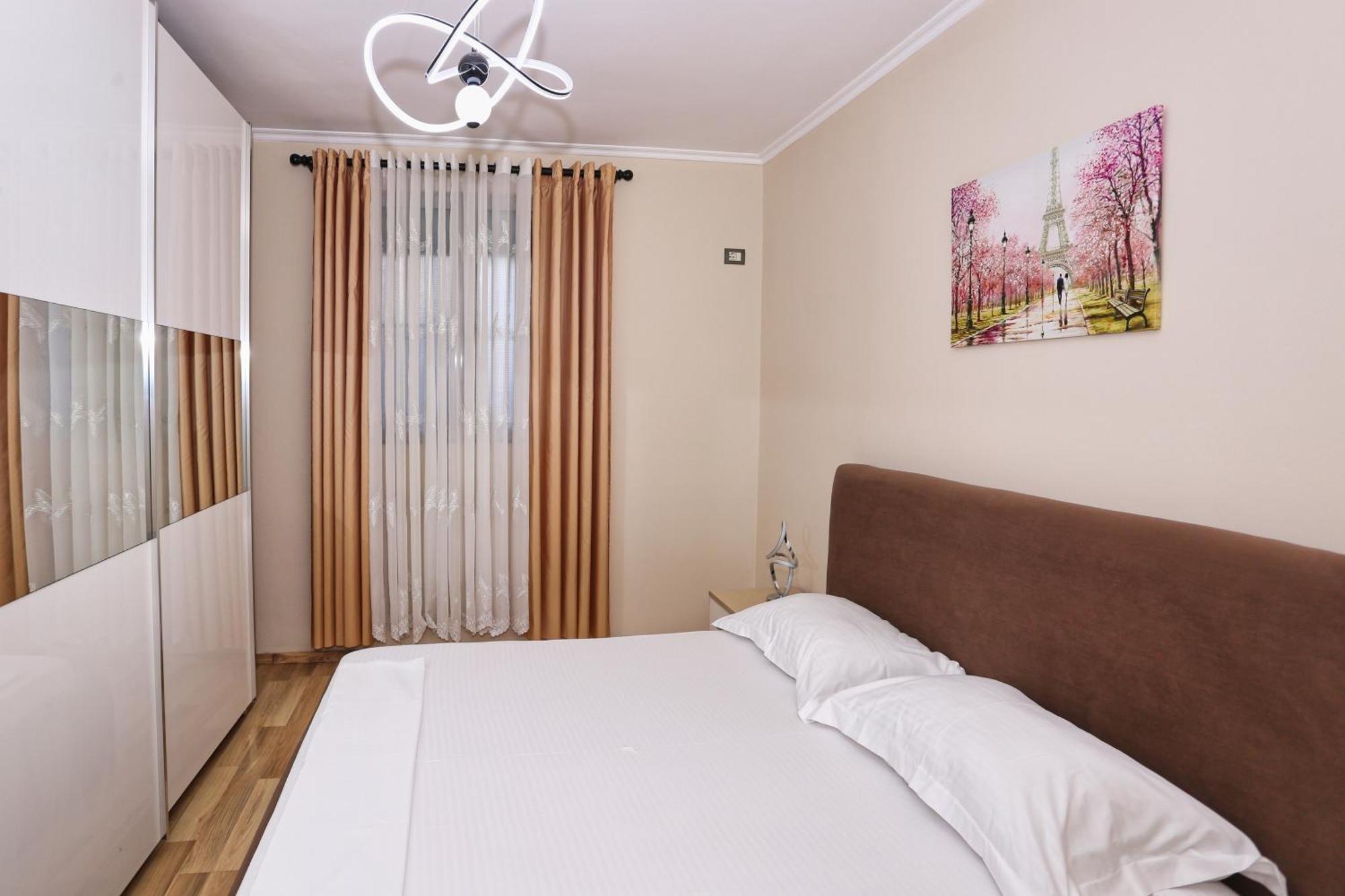 R&B City Center Apartment Tiranë Eksteriør bilde