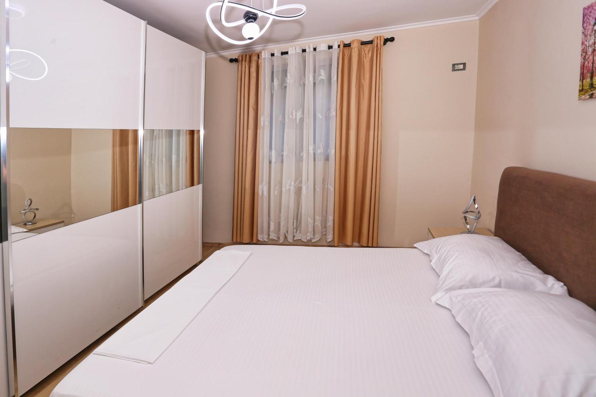 R&B City Center Apartment Tiranë Eksteriør bilde