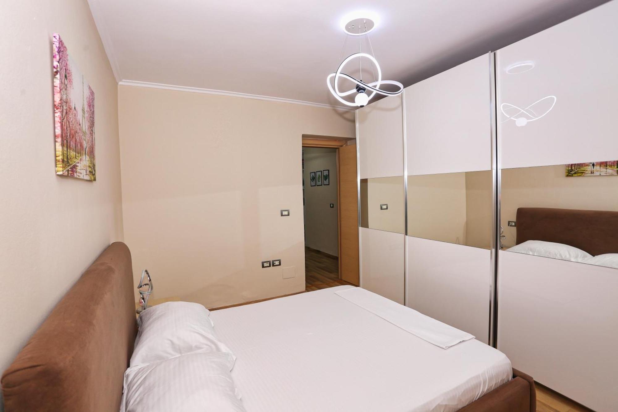 R&B City Center Apartment Tiranë Eksteriør bilde