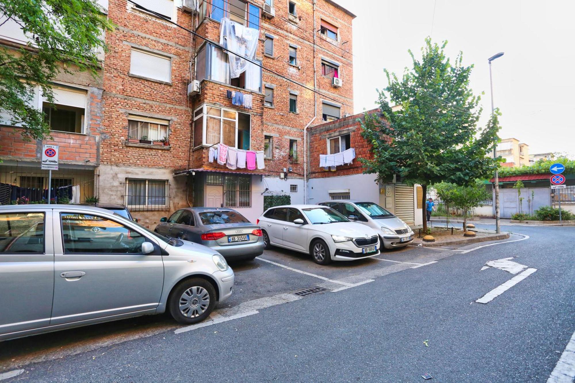 R&B City Center Apartment Tiranë Eksteriør bilde